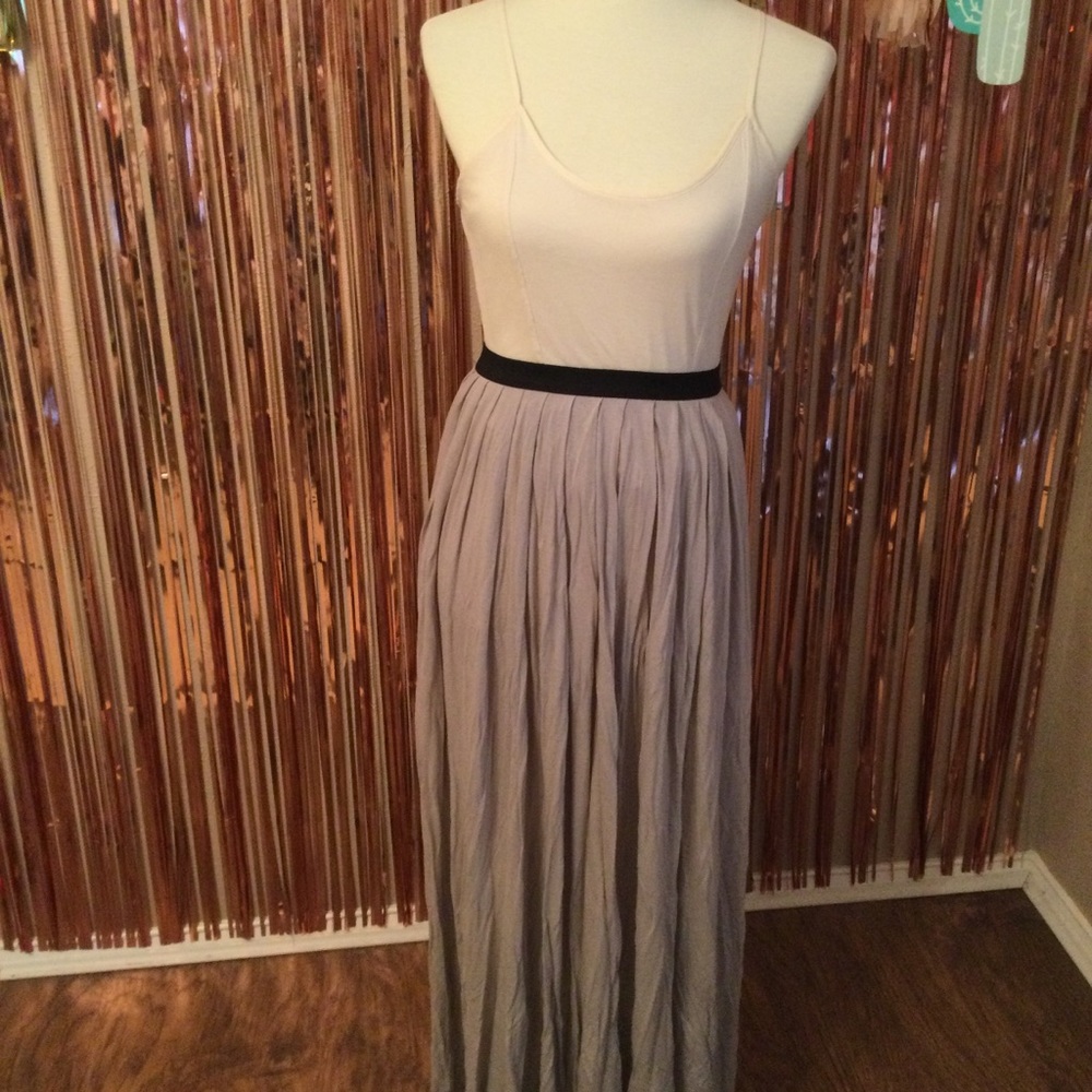 Elegant Sleeveless Cream Top with Light Gray Maxi Skirt